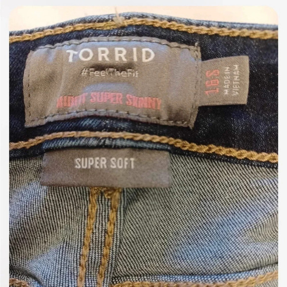 Torrid Midfit Super  Soft Skinny Blue Jeans Size 16S - Picture 8 of 10